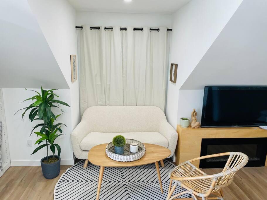 Stylish Cozy One Bedroom Studio With Free Parking Victoria Exterior foto